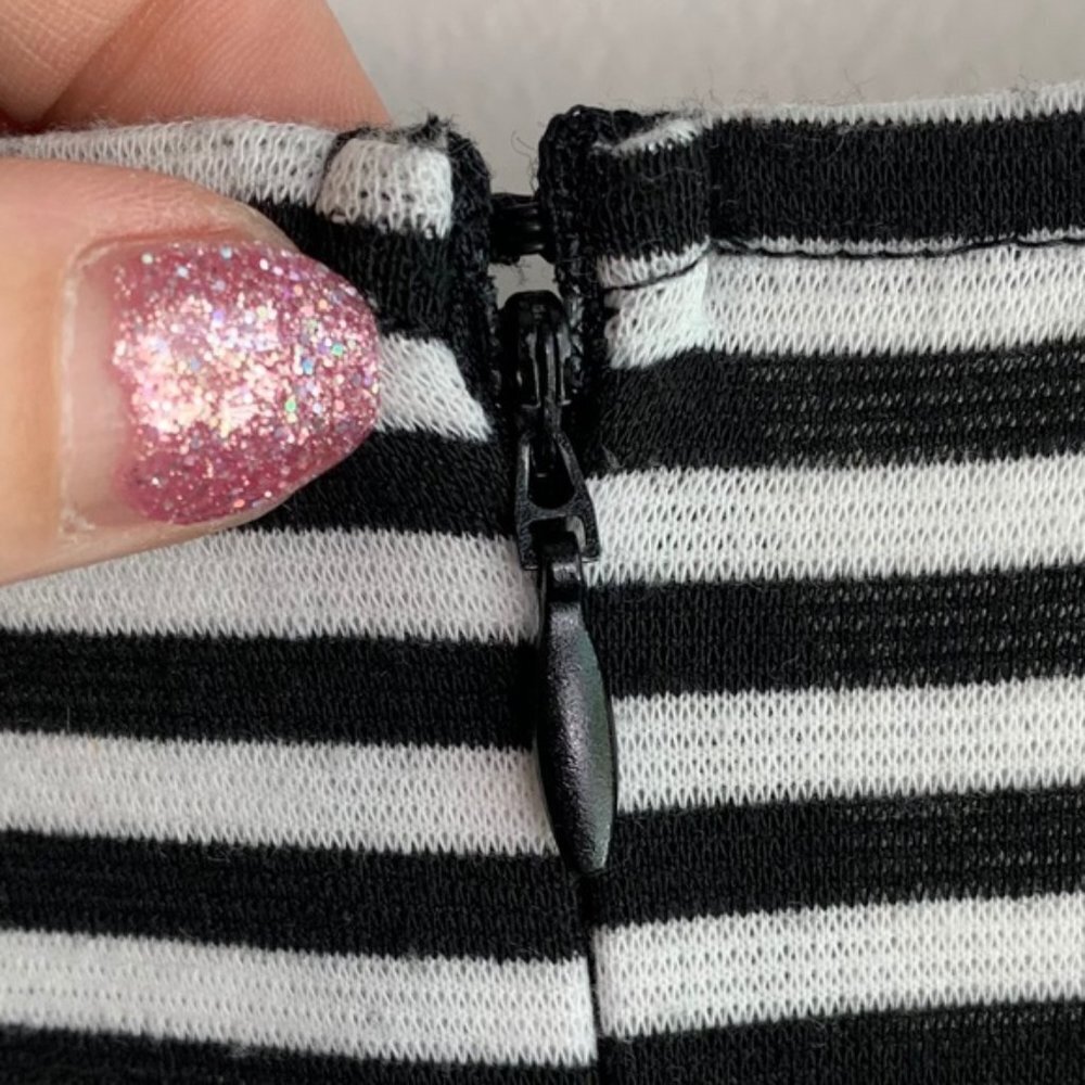 FOREVER 21 Black & White Striped Sleeveless Midi Dress - Picture 5 of 6